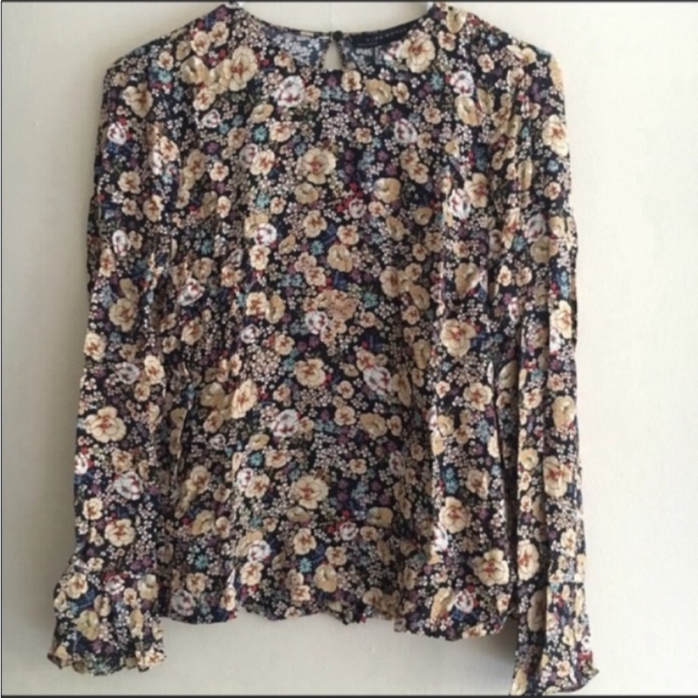 Zara floral printed top size medium NWT bell sleeves